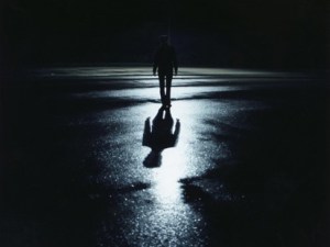 berjalan di kegelapan